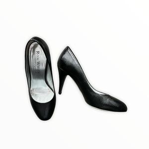 Ron White Caviar Leather Patent Pump Size 36.